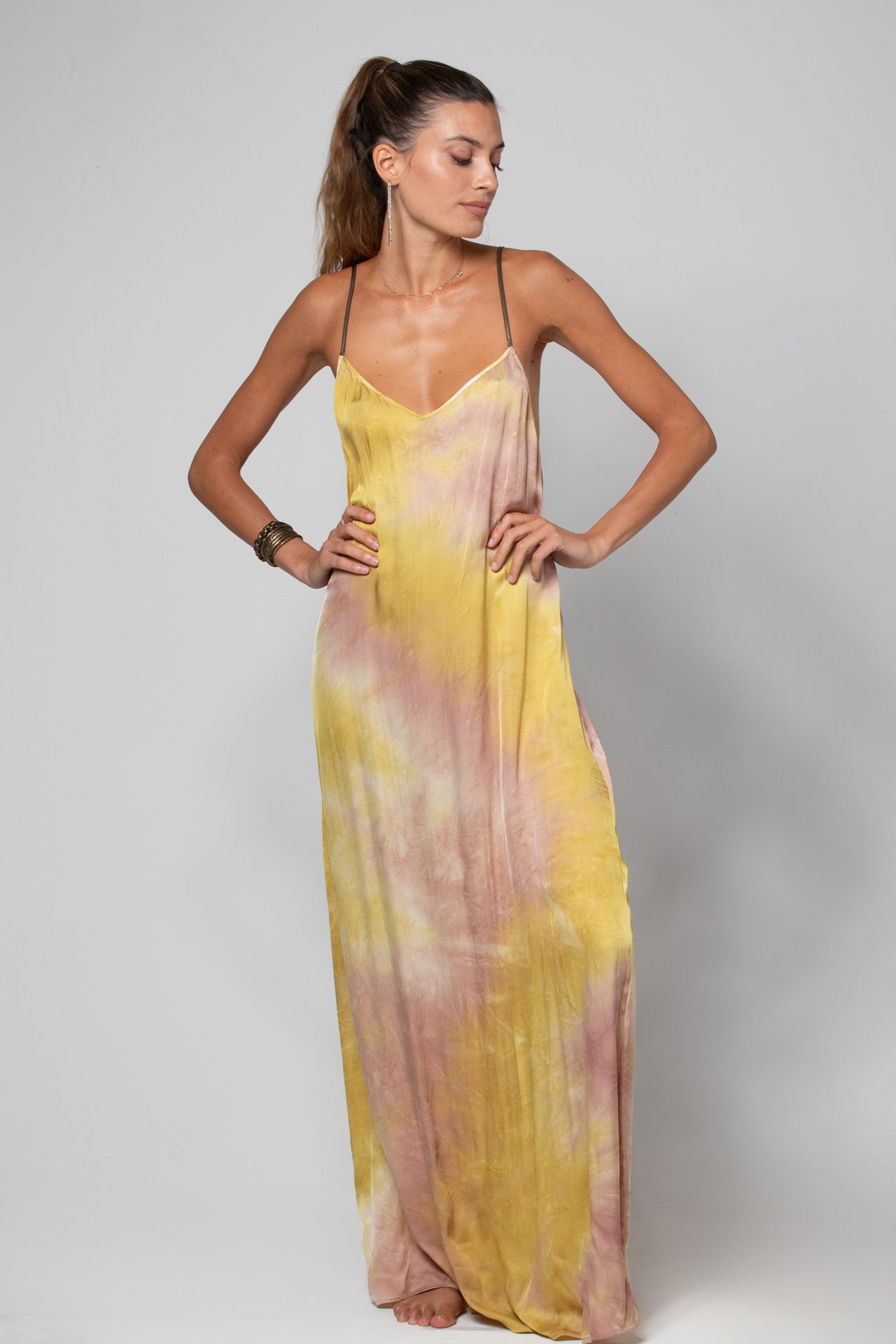 ROBE LONGUE CROISÉE DANS LE DOS DINA IMPRIMÉ DESIERTO