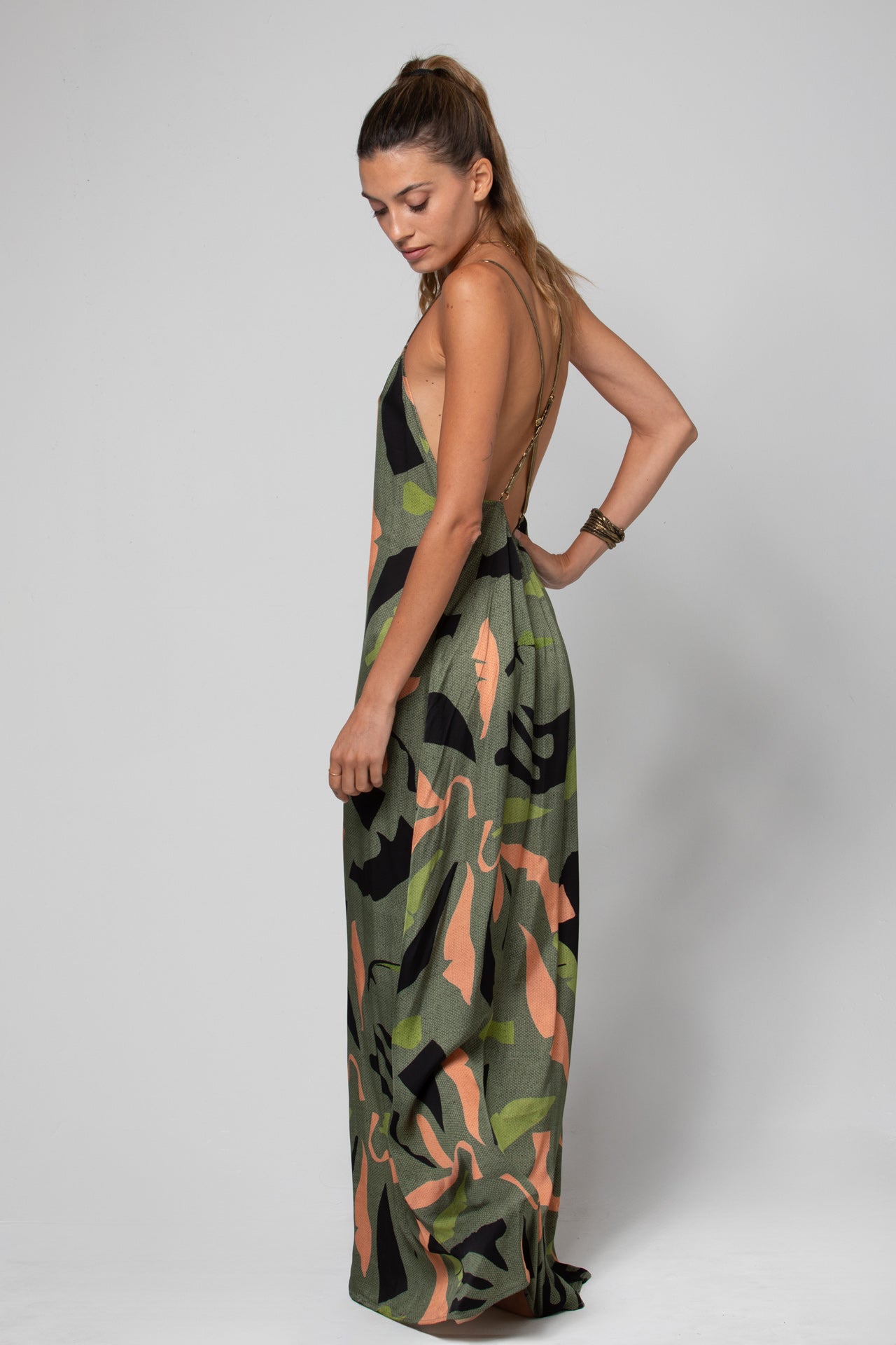 ROBE LONGUE CROISÉE DANS LE DOS DINA IMPRIMÉ DESIERTO