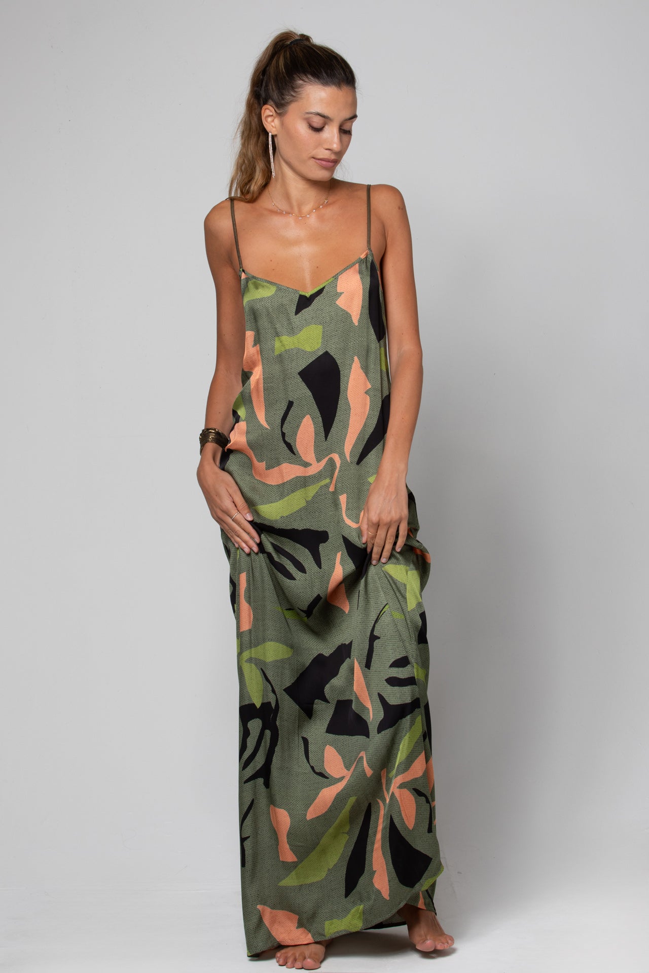 ROBE LONGUE CROISÉE DANS LE DOS DINA IMPRIMÉ DESIERTO