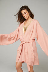KURZER KIMONO MIT HAUTFARBENEM SCHLANGENSTICKEREI
